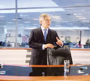 Antonio Tajani: „Vom obliga autorităţile să-şi plătească rapid datoriile către IMM-uri”