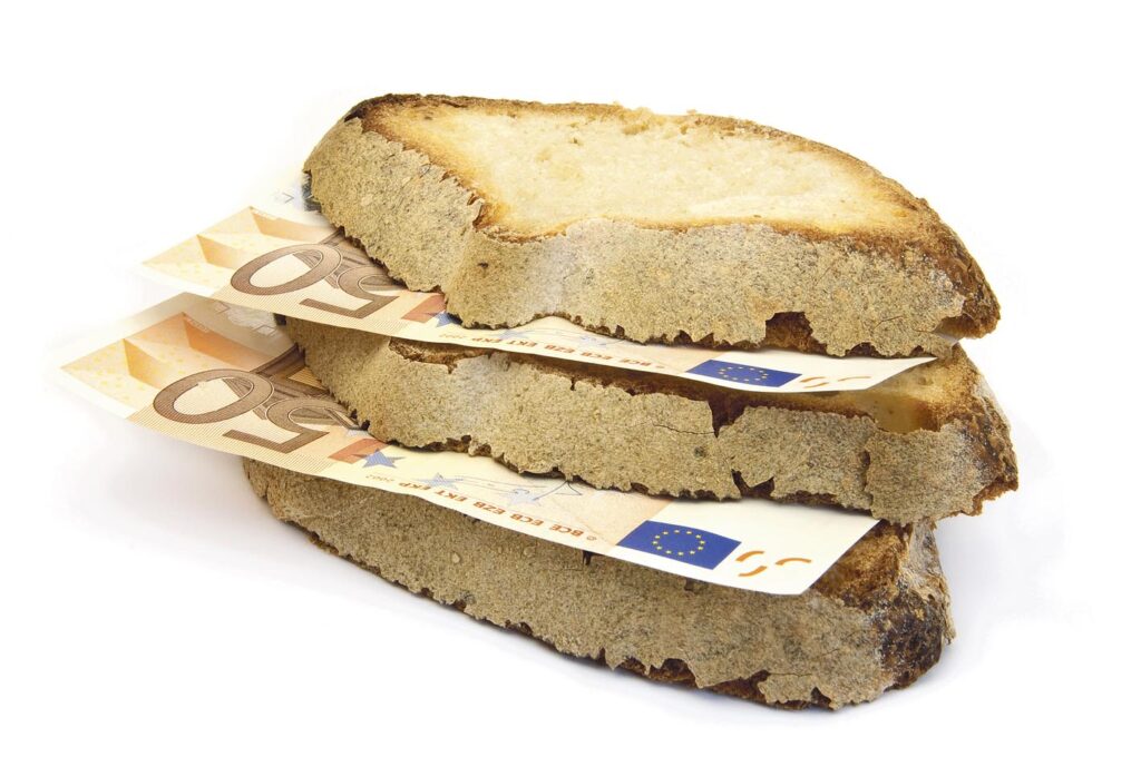 Cine câștigă din reducerea TVA la pâine