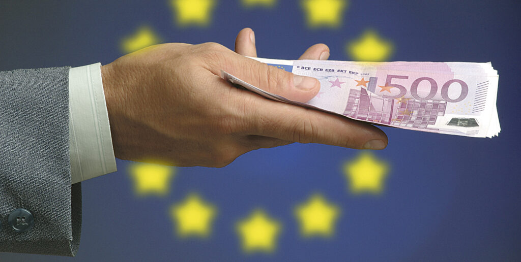 Ce ar câştiga şi ce ar pierde România la împărţirea noului buget european