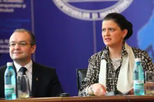 Boc, către constructori: ”Dacă nu o susțineți pe doamna ministru, vă taie capul!” l VIDEO