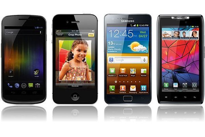 Care e mai bun: iPhone 4S, Galaxy Nexus sau Motorola Droid Razr?