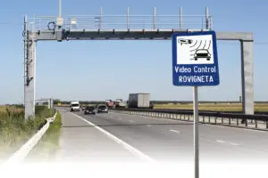 Foşti proprietari auto, amendaţi abuziv de stat pentru rovinietă