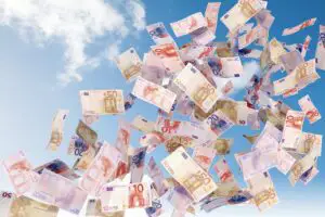 Am absorbit doar 4% din banii UE, din care trebuie să mai dăm înapoi