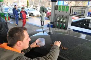 PREMIERĂ: Am scăpat de benzina care costa 6 lei!