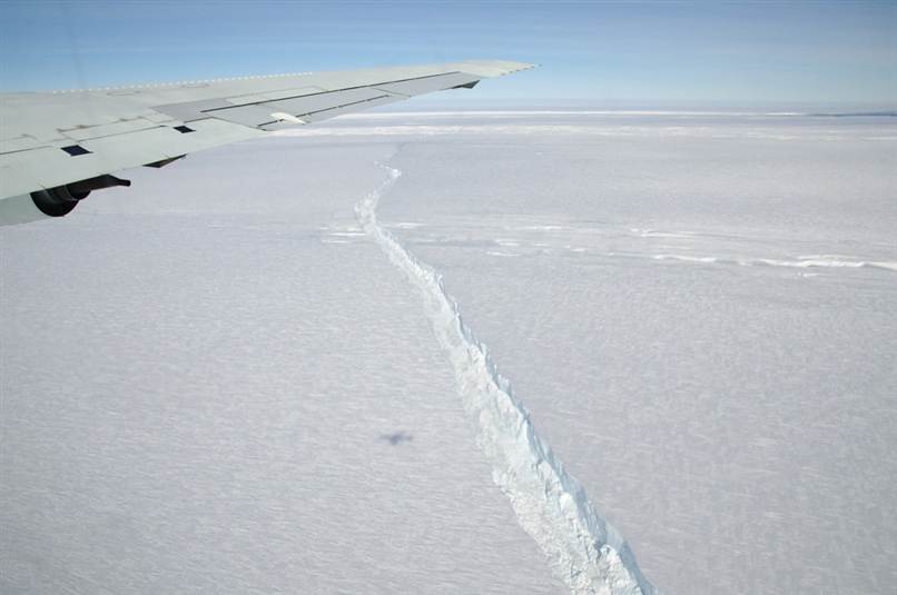Naşterea unui aisberg de mărimea oraşului New York în Antarctica