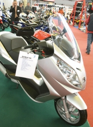 Asaltul scuterelor chinezeşti ieftine dublează piaţa moto