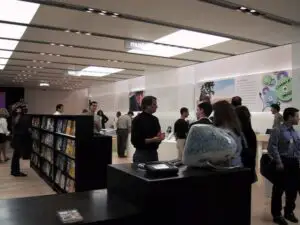 Cum arăta primul magazin Apple deschis în 2001| VIDEO