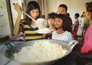 Omenirea iroseşte 30-40% din alimente