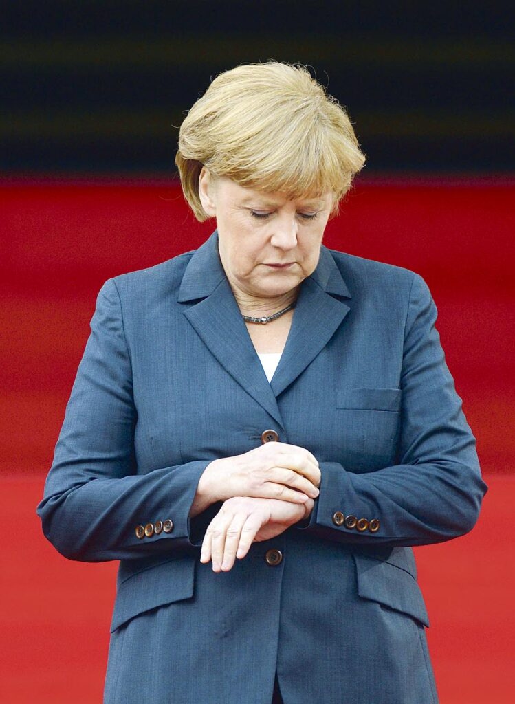 Merkel admite ştergerea unei părţi din datoria Greciei, dar nu mai devreme de 2014