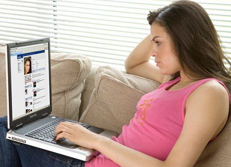 Reţeaua Facebook, tot mai des invocată în procesele de divorţ