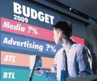 Cum rescrie criza financiară bugetele de publicitate