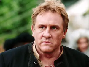 Gerard Depardieu a decis să renunţe la paşaportul francez