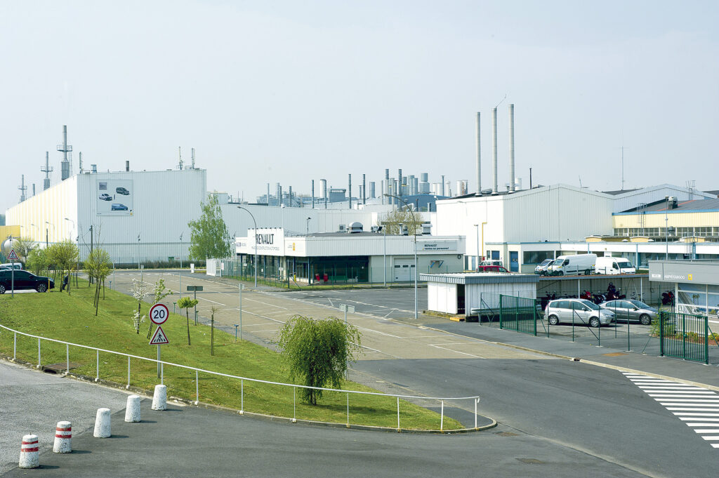Uzina în care Renault fabrică Mercedes: furnicile mecanice din Maubeuge