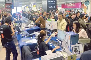 Vinerea neagră a consumerismului s-a lungit pe șapte zile