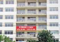 Apartamentele se ieftinesc în euro, dar deprecierea le scumpeşte în lei