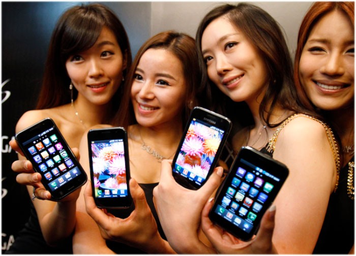 Samsung este cel mai mare producător de telefoane din lume. Chinezii vin tare din urmă