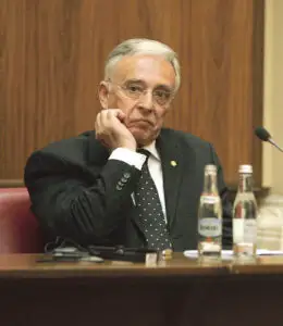 Isărescu: Termenul cel mai corect pentru adoptarea euro ar fi când o autostradă va traversa Carpaţii