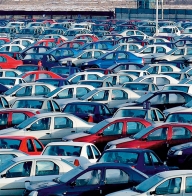 Sufocaţi de stocuri, producătorii auto caută scăparea în maşinile pe comandă