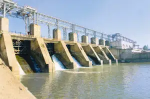 Va mai curge multă apă până când Hidroelectrica va ieşi la liman