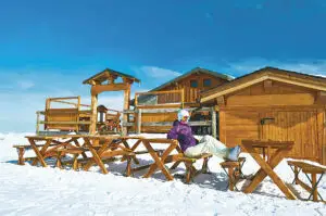 VACANȚĂ Departe de România, la schi sau plajă