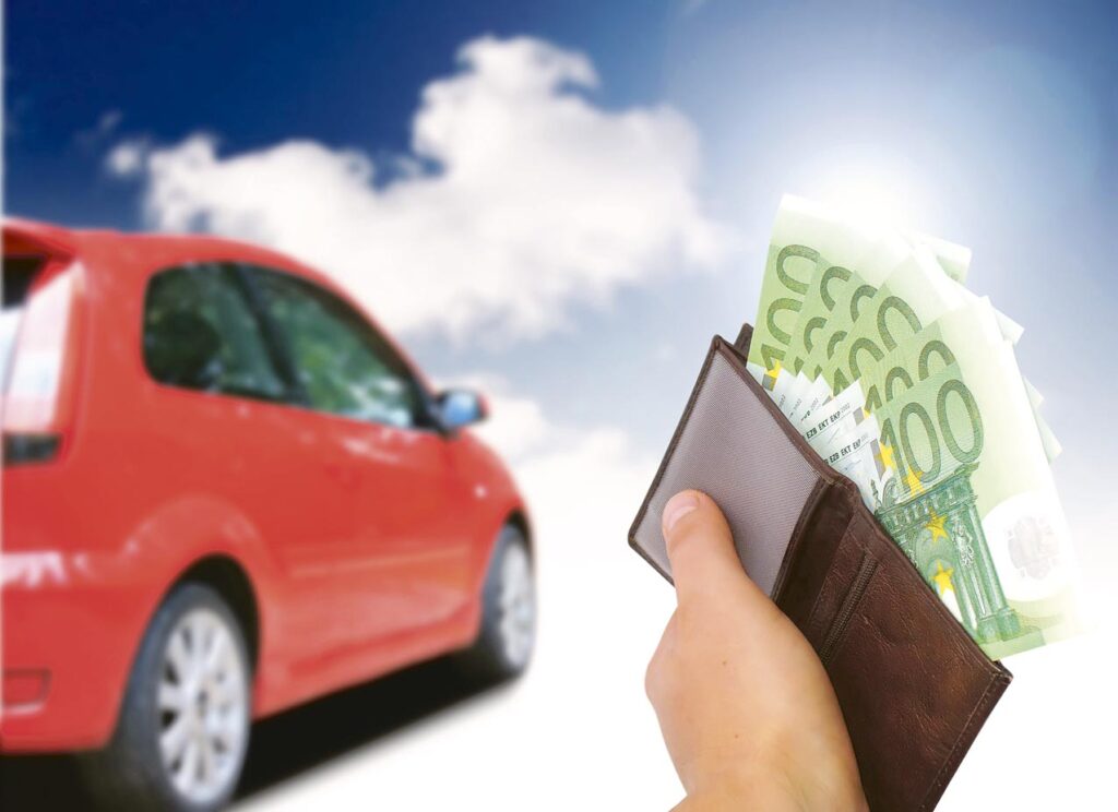 Rețetă tipic românească: scad vânzările de mașini, crește prețul