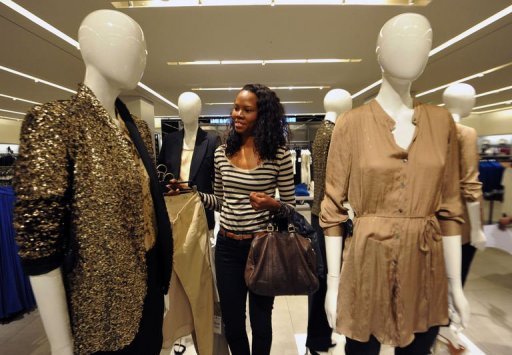 Proprietarul Zara sfidează criza: creştere de 30% a profitului