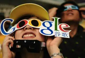 Ochelarii „Terminator” ar putea fi lansaţi de Google în acest an