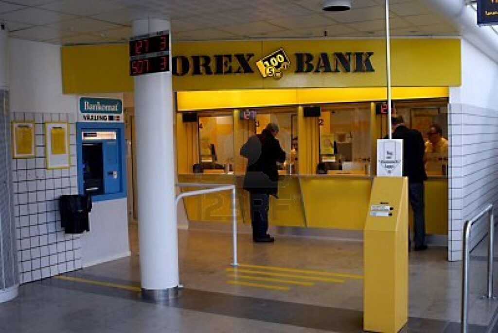 Ţara care vrea să renunţe la lichidităţi: „Există oraşe în care nu mai poţi folosi cash într-o bancă”