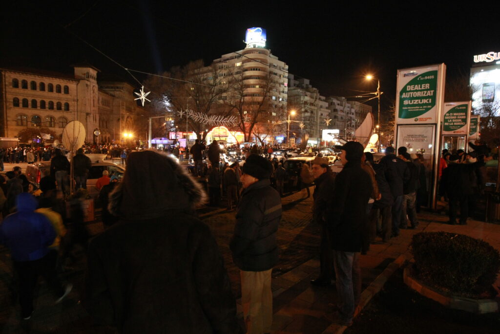 A PATRA ZI DE PROTESTE În zona Universităţii au fost instalate mai multe filtre de control