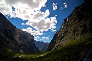 FOTO TOP 20 cele mai uluitoare AUTOSTRĂZI din lume. Transalpina este printre ele