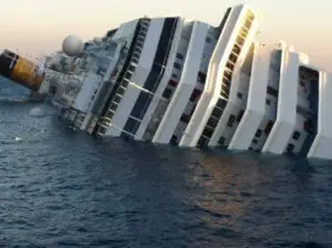 „Daţi-ne în judecată dacă vreţi compensaţii”, li s-a spus supravieţuitorilor de pe Costa Concordia