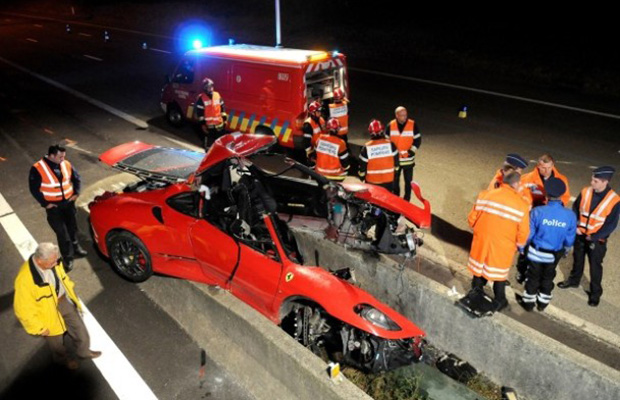 ACCIDENT grav cu un Ferrari F430 Scuderia. Maşina s-a rupt în două