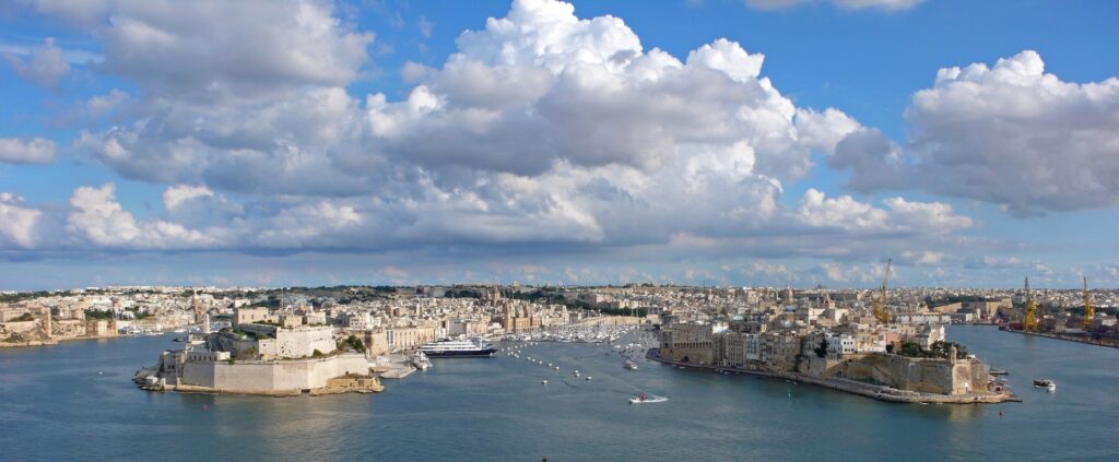 (P) Martie ne aduce vacanţa de vară în Malta