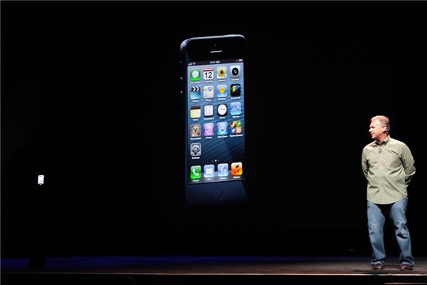 iPhone 5, lansat de Apple. Care sunt caracteristicile şi cât costă noul telefon