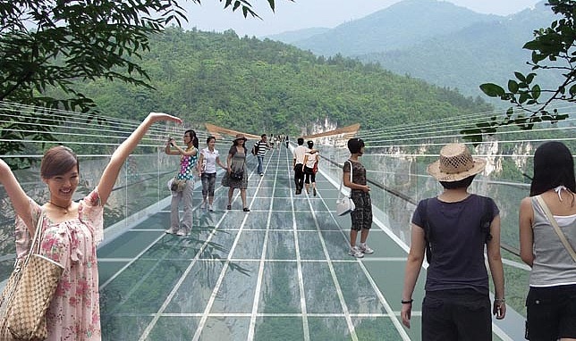 Ce mai construiesc chinezii: pod transparent la 2.000 de metri