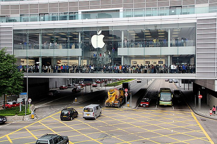 Apple a deschis cel mai scump magazin al său. Vezi imagini
