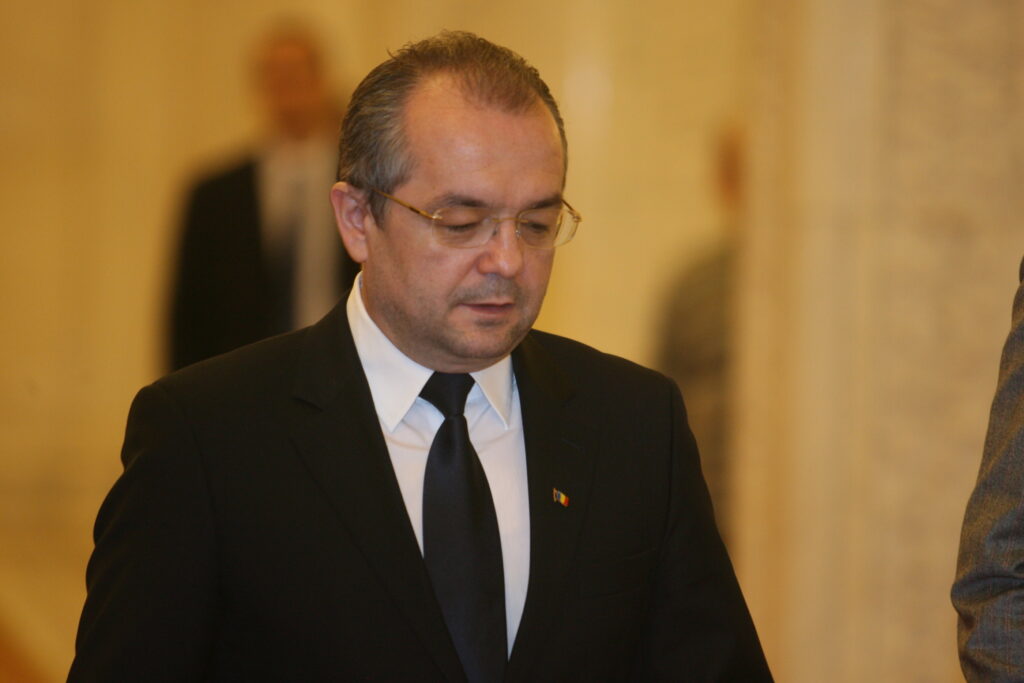 Premierul Emil Boc: Pericolul reintrării în recesiune în 2012 nu e complet înlăturat