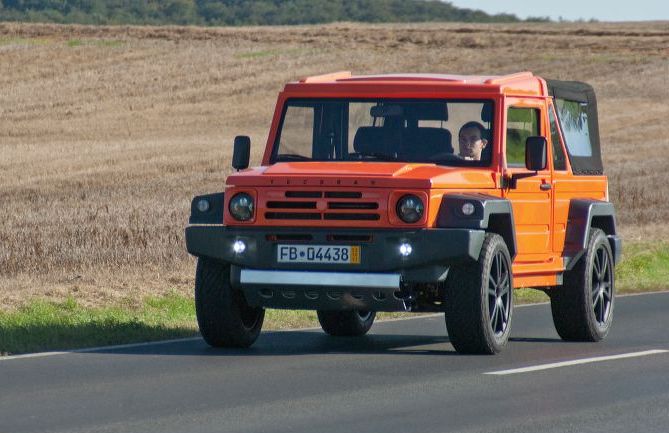 INCREDIBIL: Germanii copiază Dacia Duster
