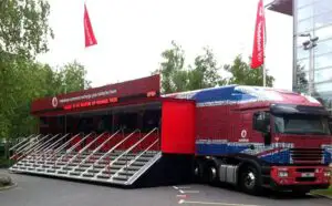Vodafone Marea Britanie are un camion care poate încărca 2.000 de telefoane simultan