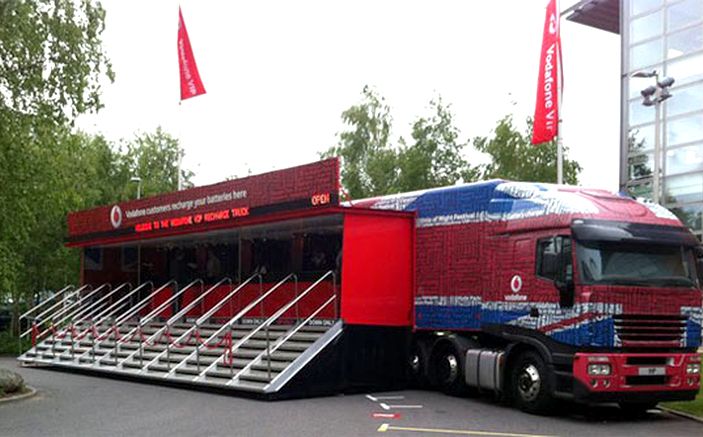 Vodafone Marea Britanie are un camion care poate încărca 2.000 de telefoane simultan