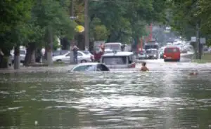 VIDEO Credeţi că la noi a plouat mult în ultimele zile? Priviţi ce se întâmplă la vecinii din nord!