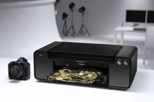 Canon a lansat prima imprimantă A3+ din lume care beneficiază de 12 cartuşe de cerneală
