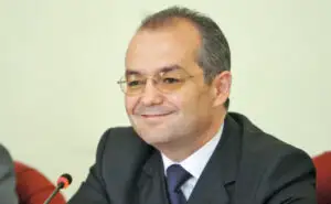 Premierul a plătit contravaloarea transportului cu elicopterul a celor doi copii din familia sa