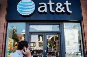 Cine sunt companiile care vor să cumpere Vodafone