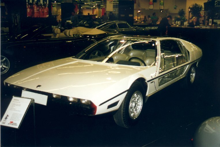 Șase vehicule-concept realizate de Bertone, scoase la licitație