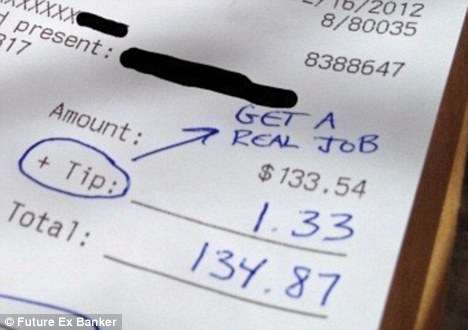 „Găseşte-ţi o slujbă adevărată”, i-a spus un bancher chelneriţei căreia i-a lăsat 1% bacşiş