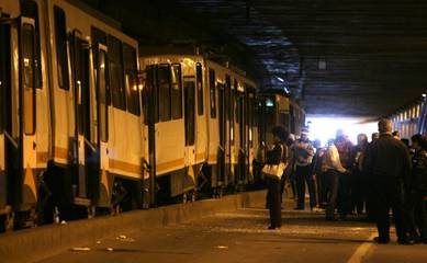 RATB va despăgubi călătorii accidentaţi în tramvaiele deraiate