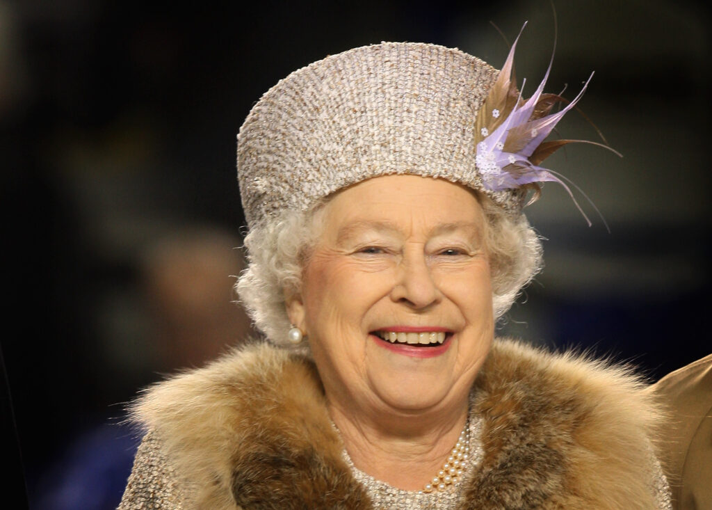 Sărbătoare în Anglia: Se împlinesc 60 de ani de la încoronarea Reginei Elisabeta a II-a