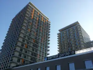 EXCLUSIV Cum a fost preluat de lichidator cel mai scump complex de locuinţe din România