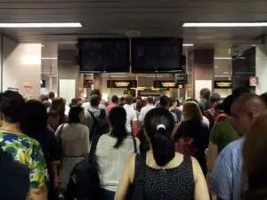 Cel mai mare aeroport românesc își arată limitele în fiecare dimineață